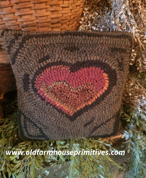 #HSD211026 Primitive Heart ♥️ Wool Hooked Pillow