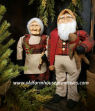 #OTC23-7 Primitive Mrs Santa Claus 🧑‍🎄 Wearing Red Plaid Coat Holding Wreath