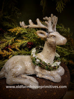 #SW15526 Resting Deer With Wreath