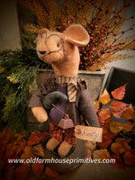 RMF12 Primitive "Rusty" Mouse Holding A Crow 🐦‍⬛