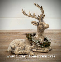 #SW15526 Resting Deer With Wreath