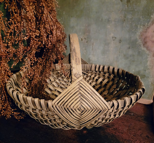 #S6-TSM Primitive Distressed "Taupe" Short Melon Basket MADE IN THE USA!