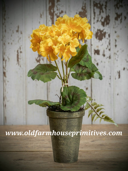 #RHN57 Yellow 13” Potted Geranium – Old Farmhouse Primitives