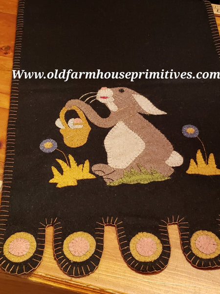 #PR2 Primitive Bunny Rabbit And A Basket 🐰 Wool Table Runner ♥️ BACK IN STOCK!