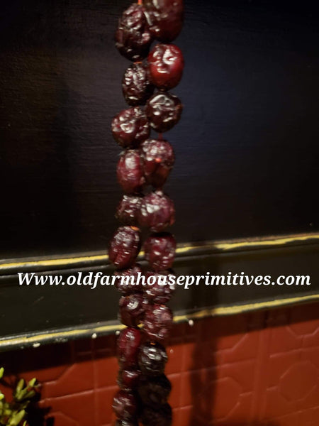 BJBC69 Primitive Colonial Dried Dark & Plump Cranberry Garland 2' – Old  Farmhouse Primitives