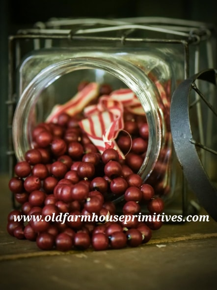RH821 Cranberry Garland 9' 🌲Back In Stock! – Old Farmhouse Primitives